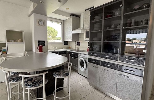 La Grande-Motte Apartment | Cross-Through T3 Apartment in La Grande Motte, 2 Bedrooms, Terrace