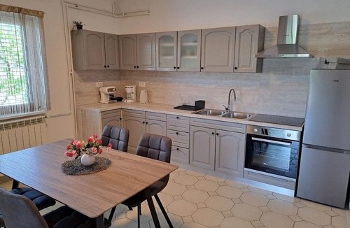 Kampor Apartment | One bedroom apartment with terrace and sea view Palit, Rab (A-24303-d)