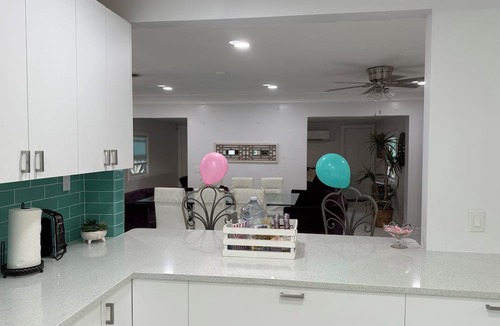 Lake Worth Corridor Resort | tFamily Retreat | Pool, Hot Tub, Game Room & Outdoor Kitchen at Coconut Trail