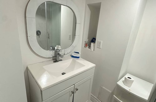 Oshawa Bed & Breakfast | Private Room Near Ontario Tech