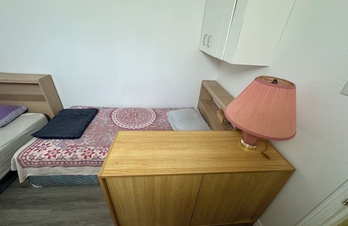 Oshawa Bed & Breakfast | Private Room Near Ontario Tech
