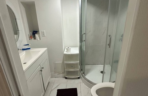 Oshawa Bed & Breakfast | Private Room Near Ontario Tech