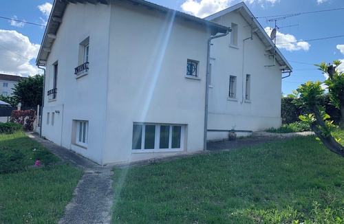 Cognac House | Cognac - Quiet residential area - 620 m2 wooded plot,