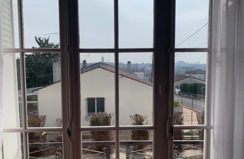 Cognac House | Cognac - Quiet residential area - 620 m2 wooded plot,