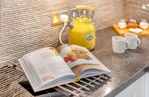 Stonegate House | Little Bewl Bridge Stable