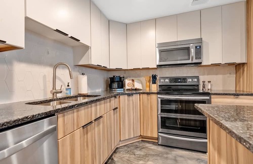 Wadeview Park House | Game Room | Fire Pit | Pet Friendly | Netflix |BBQ