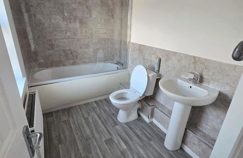 Handsworth House | Spacious Central Home - Sleeps 7, Garden & Parking