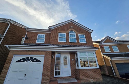 Handsworth House | Spacious Central Home - Sleeps 7, Garden & Parking