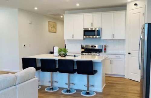 Lathrop House | Cute & Cozy House