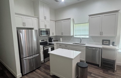 Wharton Apartment | Charming 2-bedroom apartment in fabulous Wharton.