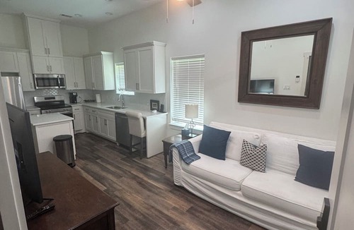 Wharton Apartment | Charming 2-bedroom apartment in fabulous Wharton.