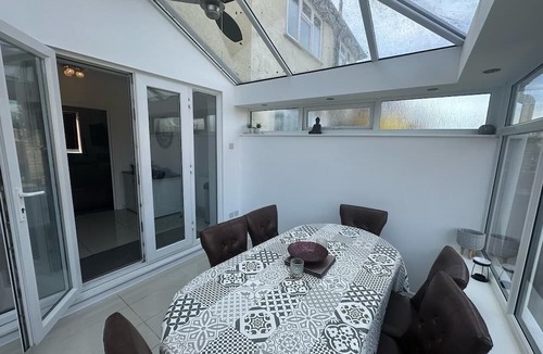 Northampton Apartment | The Open Haven Modern House