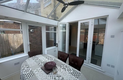 Northampton Apartment | The Open Haven Modern House