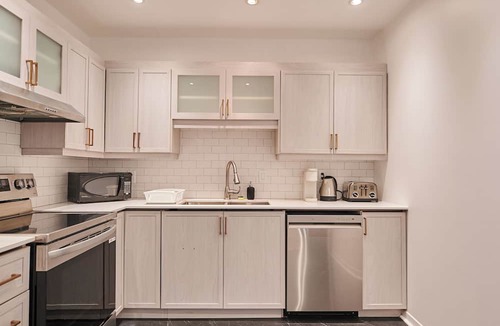 La Petite-Patrie Apartment | Appartement calme Petite Italie à 2 min du métro