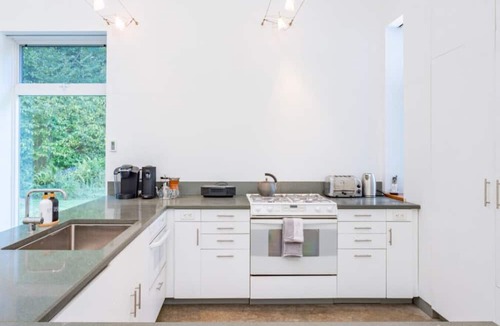 Roscoe House | NEW: Stunning Home w/Private Waterfall in Roscoe