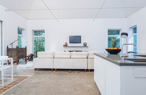 Roscoe House | NEW: Stunning Home w/Private Waterfall in Roscoe