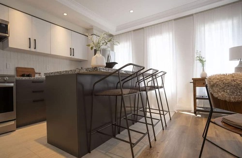 Rockcliffe - Smythe Apartment | Stylish 3-BDR Apartment in Toronto (Unit #3)