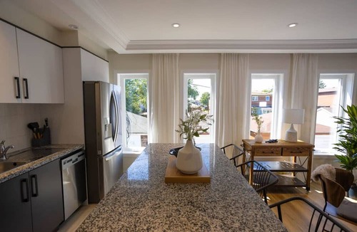 Rockcliffe - Smythe Apartment | Stylish 3-BDR Apartment in Toronto (Unit #3)