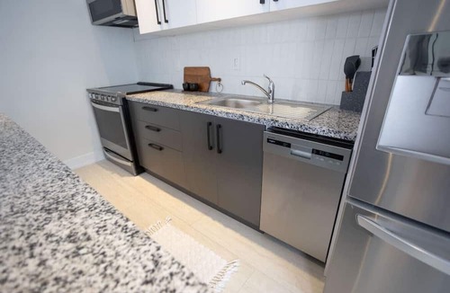 Rockcliffe - Smythe Apartment | Bright & Spacious 5-BDR Home in Toronto (Unit #5)