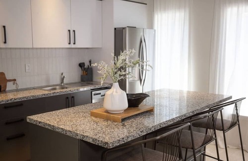 Rockcliffe - Smythe Apartment | Bright 3-BDR Apartment In Toronto (Unit #2)