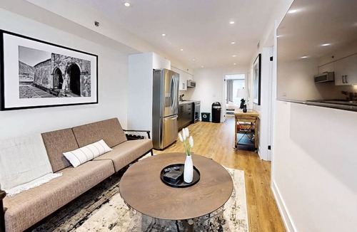 Rockcliffe - Smythe Apartment | Spacious 2- BDR Apartment in Toronto (Unit #3)