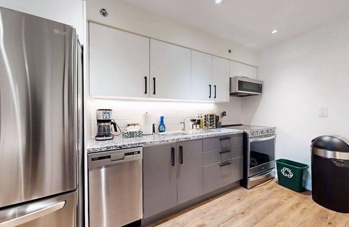 Rockcliffe - Smythe Apartment | Spacious 2- BDR Apartment in Toronto (Unit #3)