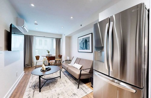 Rockcliffe - Smythe Apartment | Spacious 2- BDR Apartment in Toronto (Unit #3)
