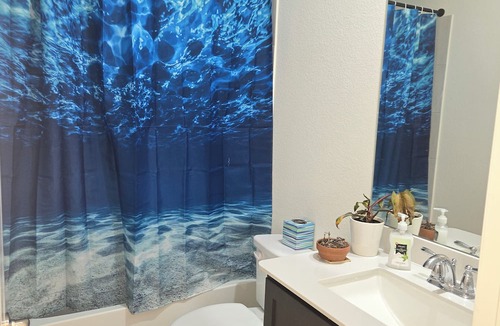 Lincoln Park House | Charming 1-bedroom in a house with WiFi and AC in delightful Aubrey area.
