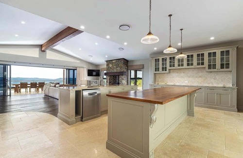 Balmoral Ridge House | Peaceful Hinterland Haven with Panoramic Views