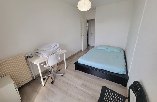 Marignane Apartment | Large T4 apartment 5 minutes from Marseille Provence Airport! Economical and spacious!