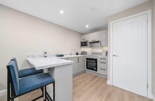 Hogganfield Apartment | Stylish 2 Bed Property with Free Parking