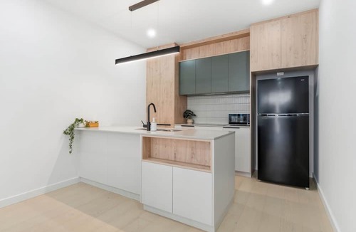 Norwood House | Stay Close to City