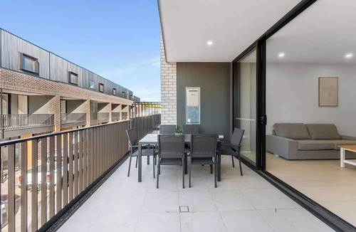 Norwood House | Stay Close to City