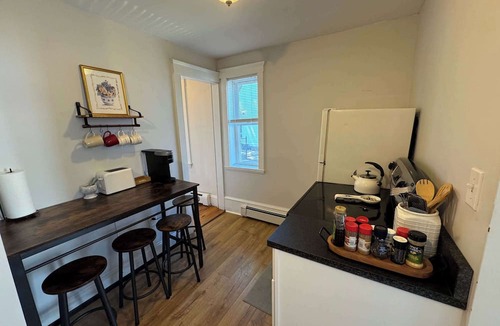 Salem Apartment | Downtown Salem Retreat 2BD