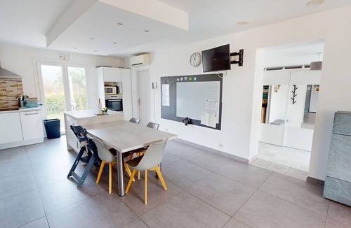 Vic-la-Gardiole Villa | Spacious 5-bedroom villa with garden in Vic-la-Gardiole