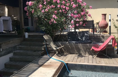 Nerac House | A relaxing, easy-going stay. Charming garden and swimming pool.