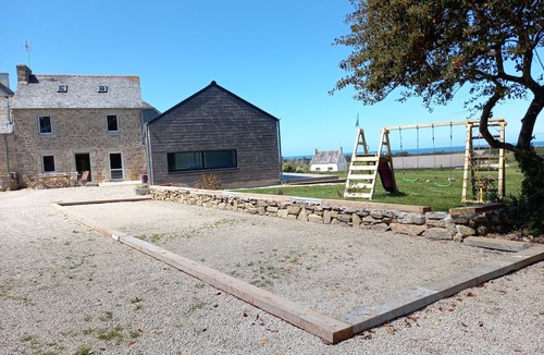 Plounevez-Lochrist Villa | Villa indoor pool 28° sea view