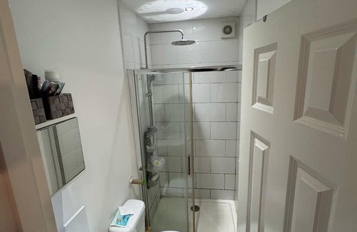 Whitefoot Apartment | Bromley Bliss Apartment - Central Location