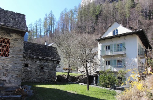 Brione House | Marvelous 6-bedroom house in Verzasca
