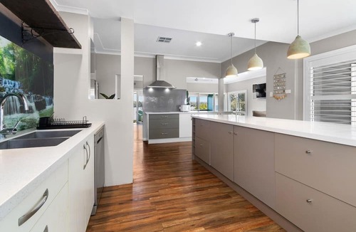 Speers Point House | Lakeview Retreat on The Esplanade