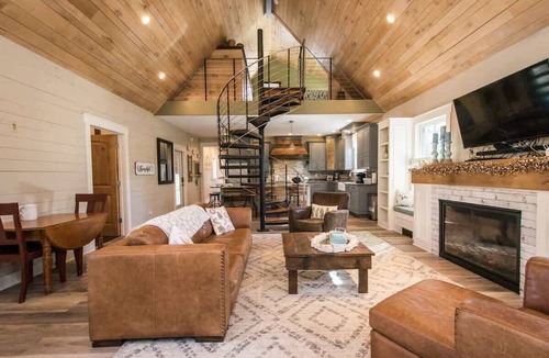 Hendersonville Cabin | Timberland Lodge & Bunkhouse