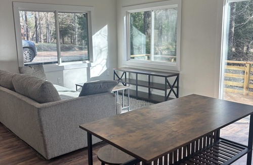 Enchanted Oaks House | Shackin’ Up at The Lake 2 bed 2 bath