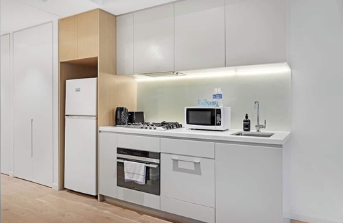 Crows Nest Apartment | Stylish St Leonards Retreat - Central & Convenient