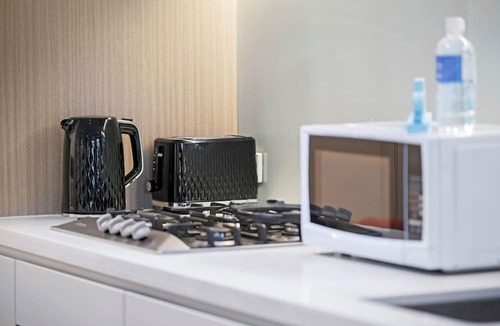 Crows Nest Apartment | Stylish St Leonards Retreat - Central & Convenient