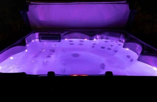 Monroe House | 5BR Home with Sauna & Pool Hot tub Fire pit