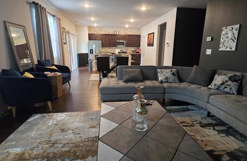 Locust Grove House | n 4-bedroom house in awesome Locust Grove with fitness room, AC, WiFi