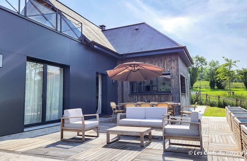Vieux-Bourg Villa | Magnificent Villa with swimming pool for 12 people in the Pays d'Auge