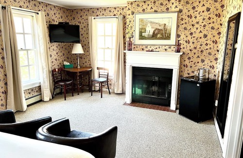 Warrensburg House | The Bond Inn Room #6