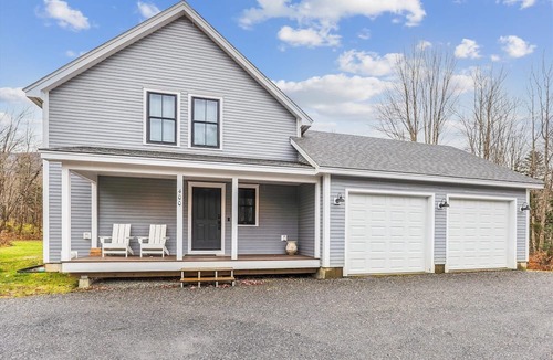 Stowe Hollow House | Streamside Hollow: 3 br w/fireplace, firepit, & garage!