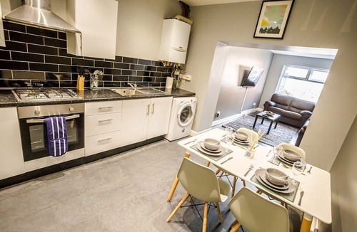 Huddersfield House | WoolPack Huddersfield Inn